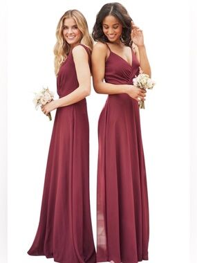 Jasmine Sleeveless V-Neck Maxi Dress in Burgundy
Size 12 USA
NWOT